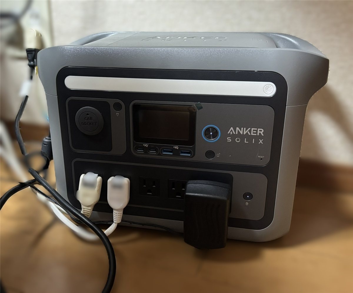 壁のコンセントからポタ電を通して、家電へ。これが「パススルー」です